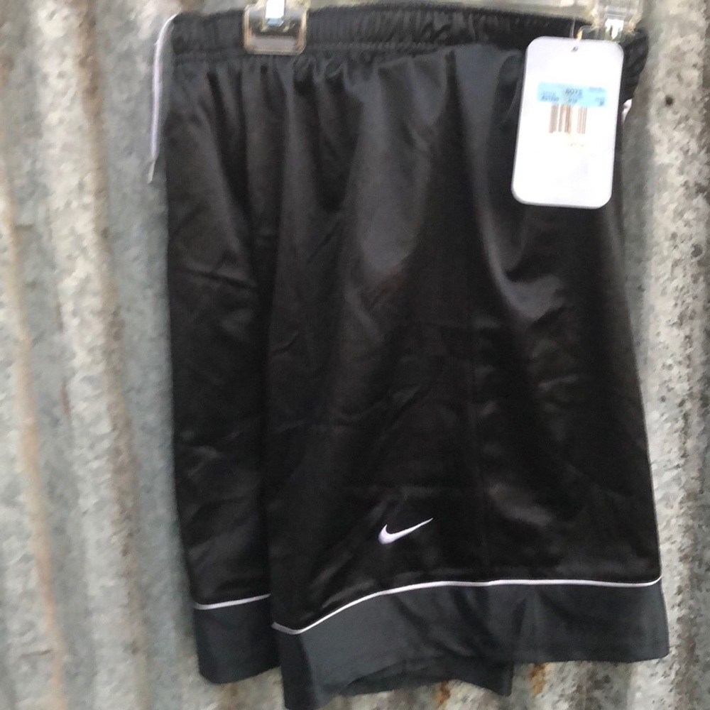 Nike Basketball Shorts Size Medium Boy’s
